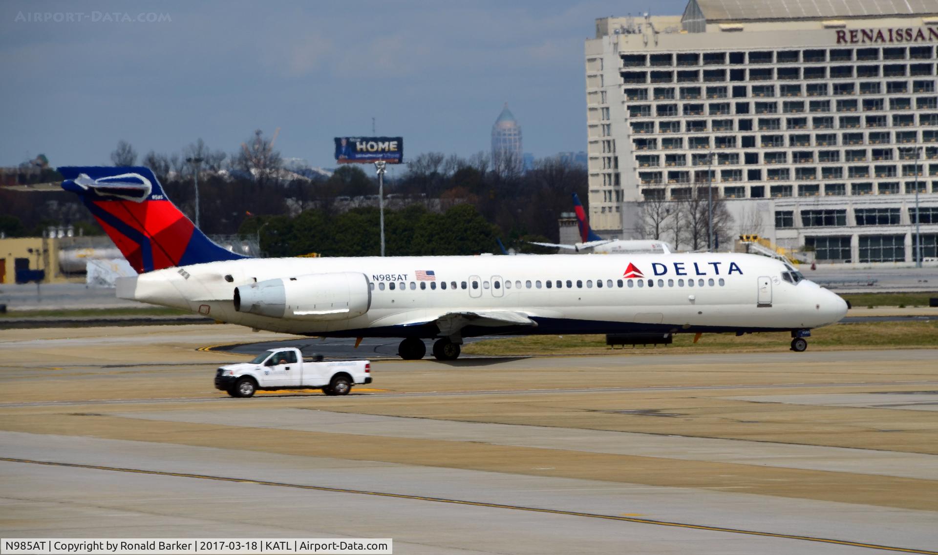 N985AT, 2001 Boeing 717-200 C/N 55090, Taxi Atlanta
