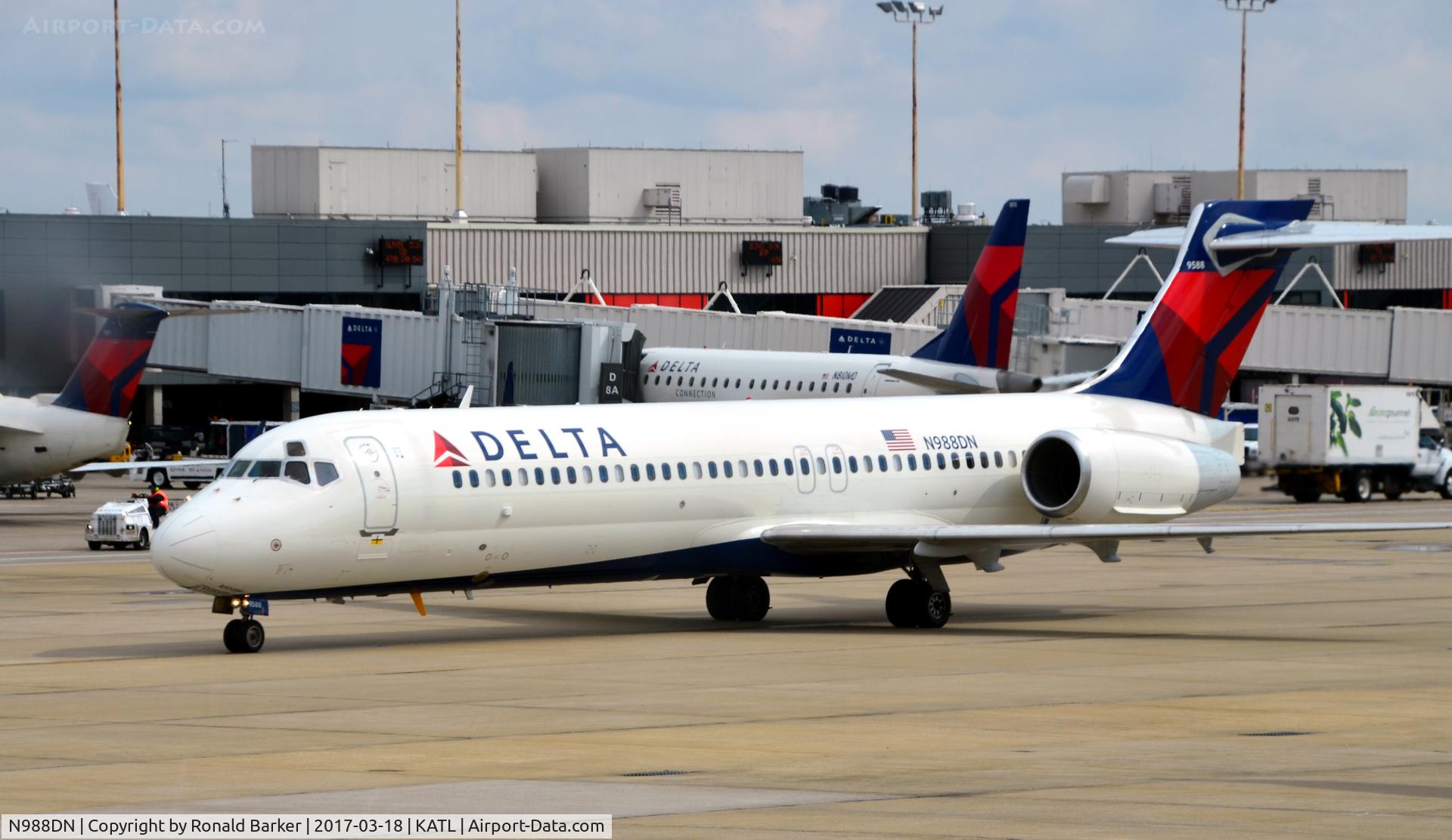 N988DN, 2000 Boeing 717-23S C/N 55065, Taxi Atlanta
