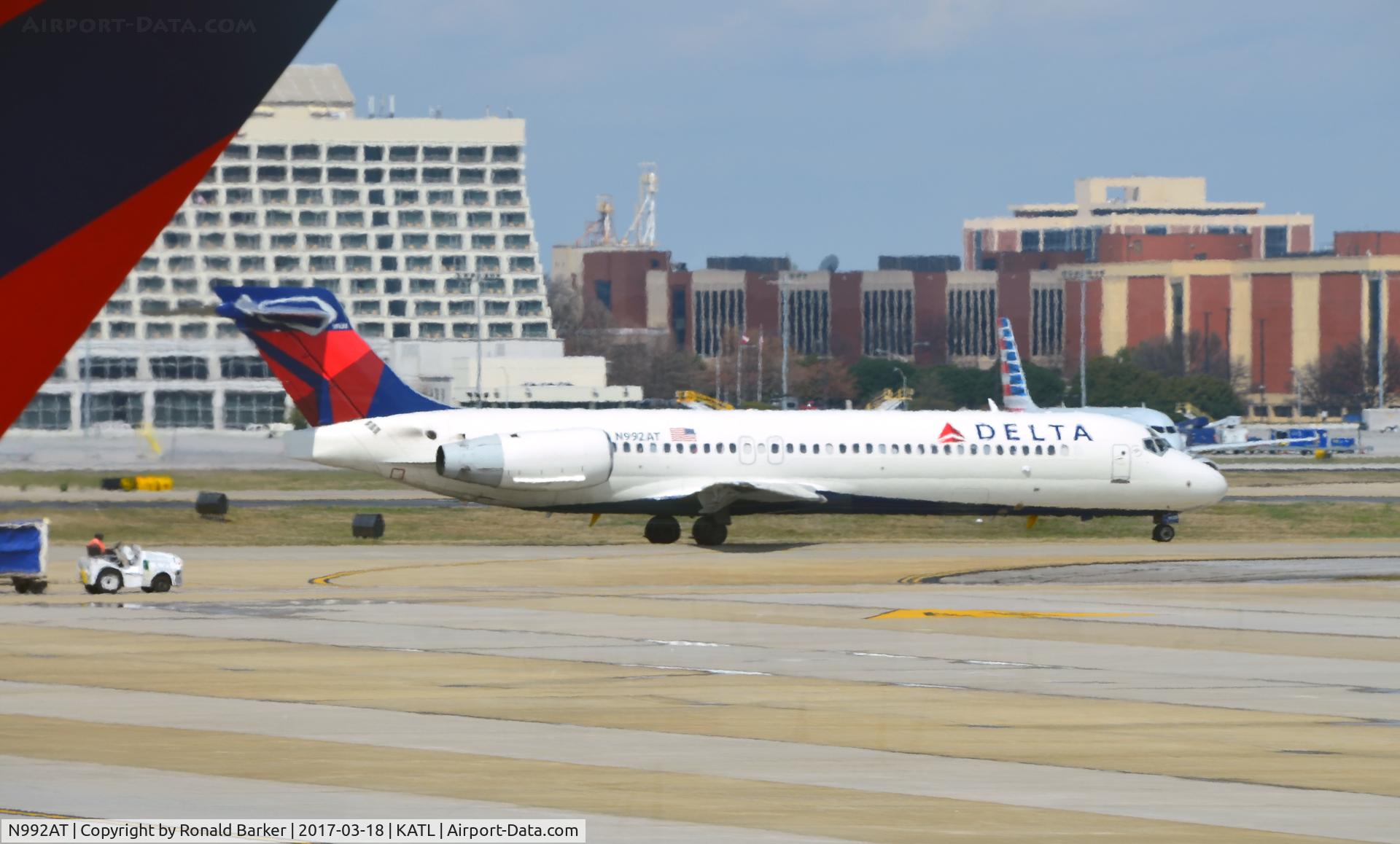 N992AT, 2002 Boeing 717-200 C/N 55136, Taxi for takeoff Atlanta