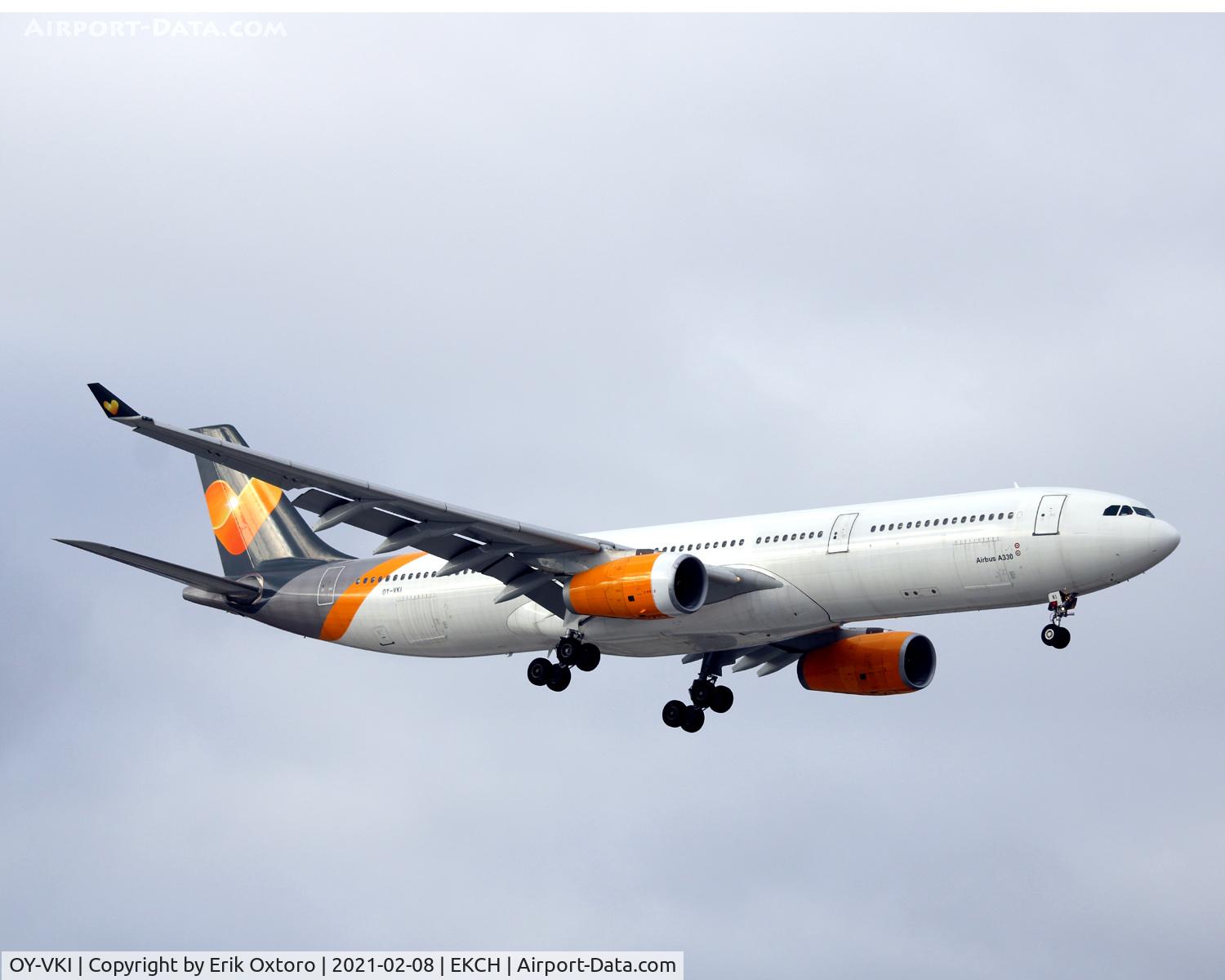 OY-VKI, 2000 Airbus A330-343X C/N 357, OY-VKI landing rw 04L
