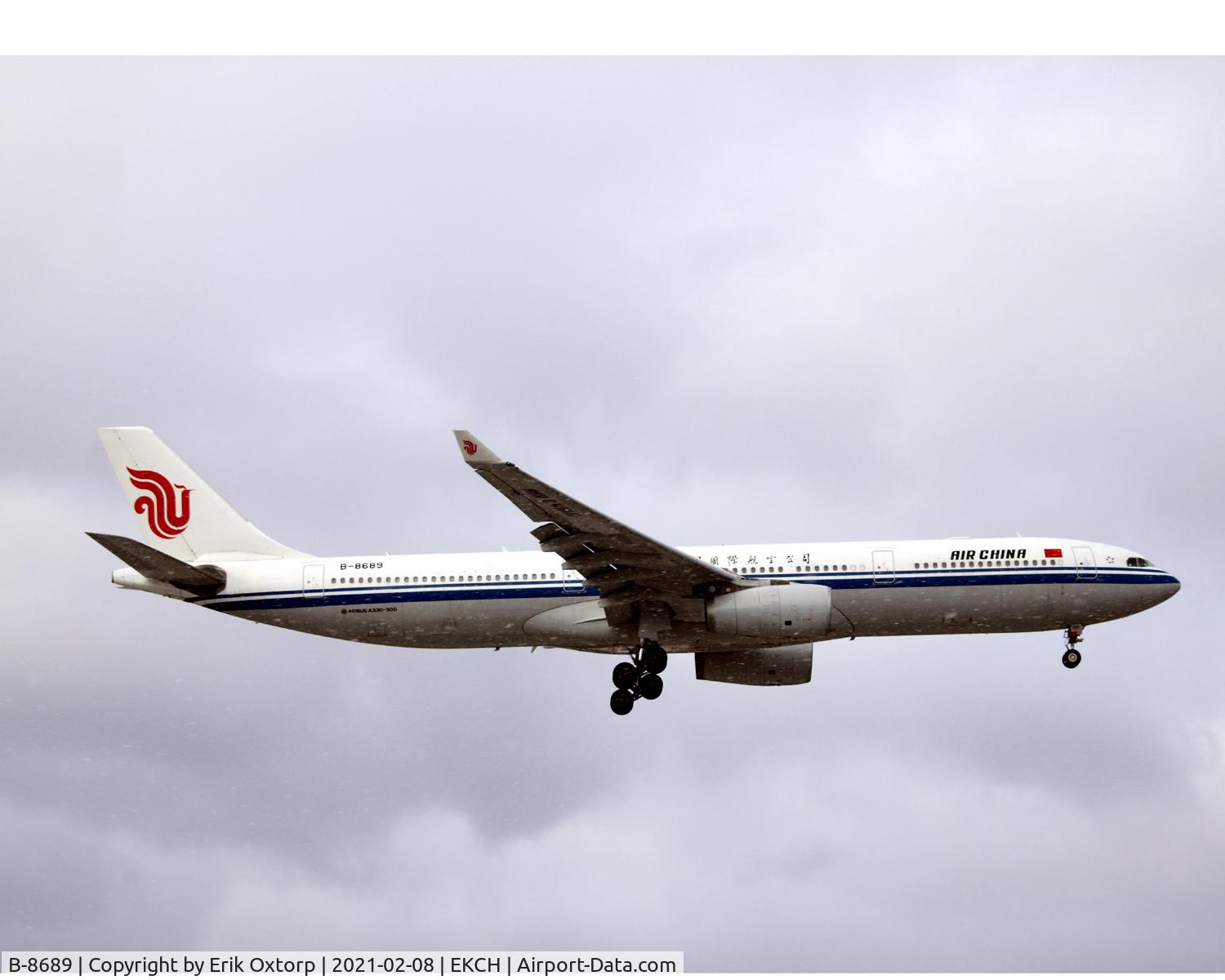 B-8689, 2017 Airbus A330-343 C/N 1786, B-8689 landing rw 04L