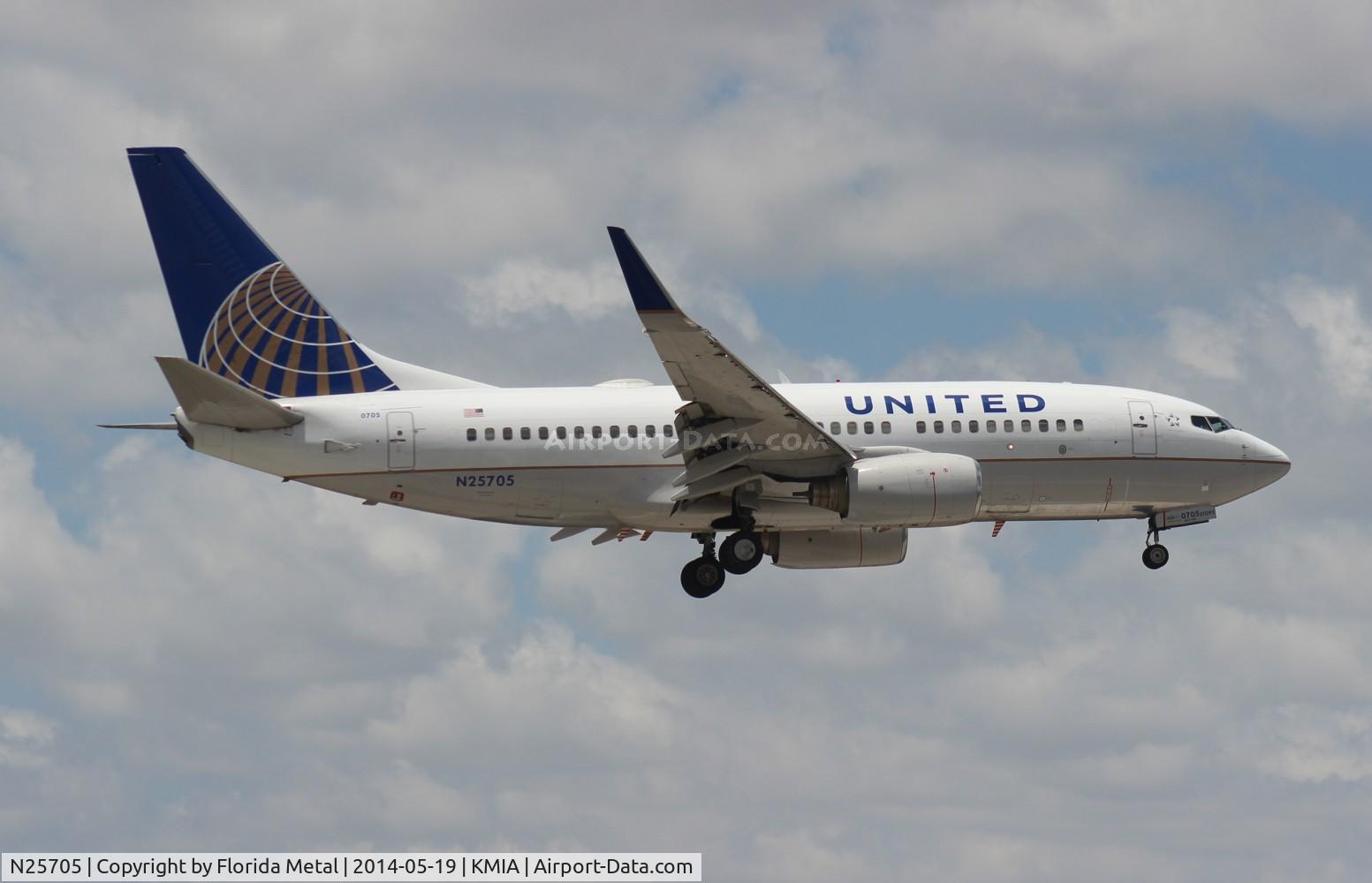 N25705, 1998 Boeing 737-724 C/N 28766, MIA spotting 2014