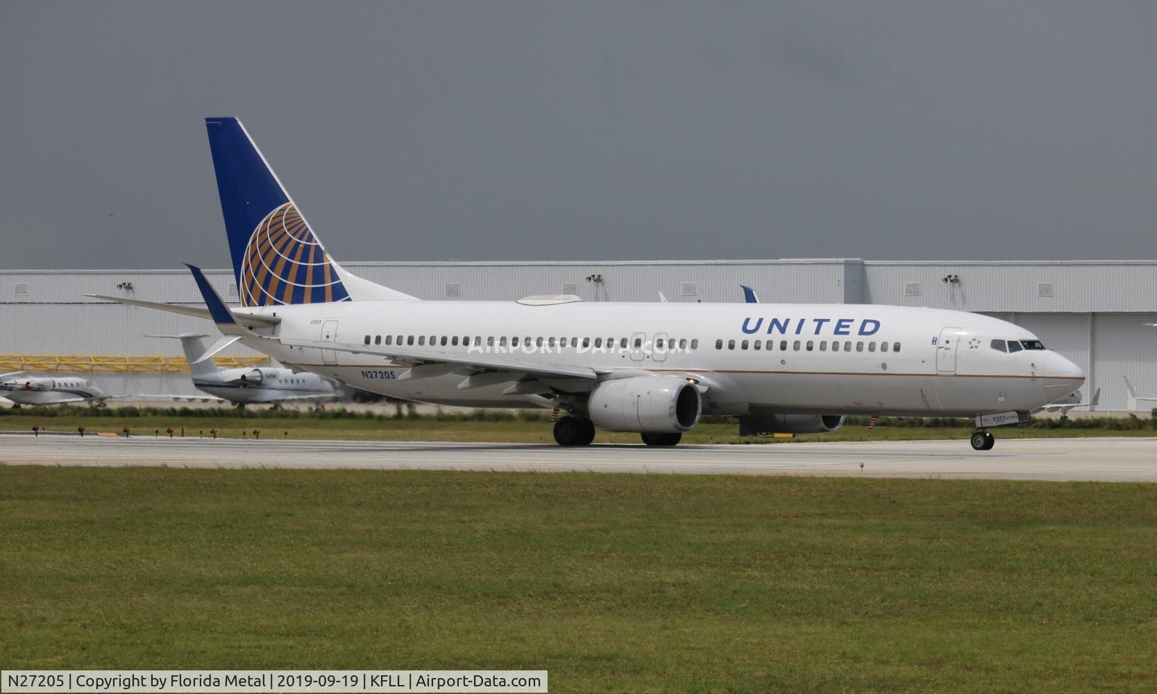 N27205, 2000 Boeing 737-824 C/N 30577, FLL spotting 2019