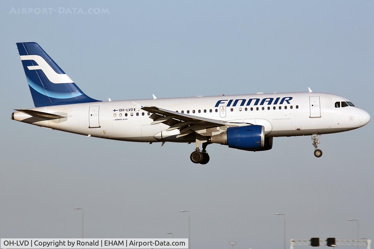OH-LVD, 2000 Airbus A319-112 C/N 1352, at spl