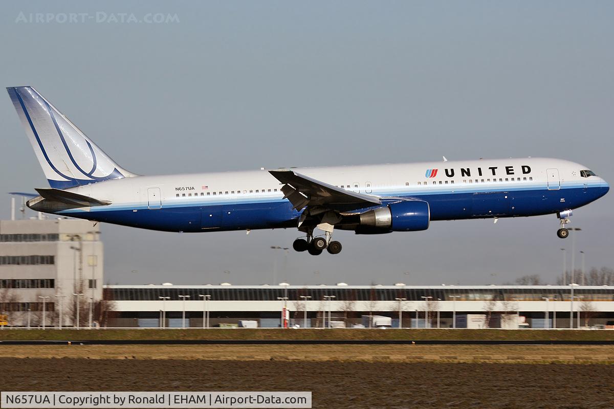 N657UA, 1993 Boeing 767-322 C/N 27112, at spl