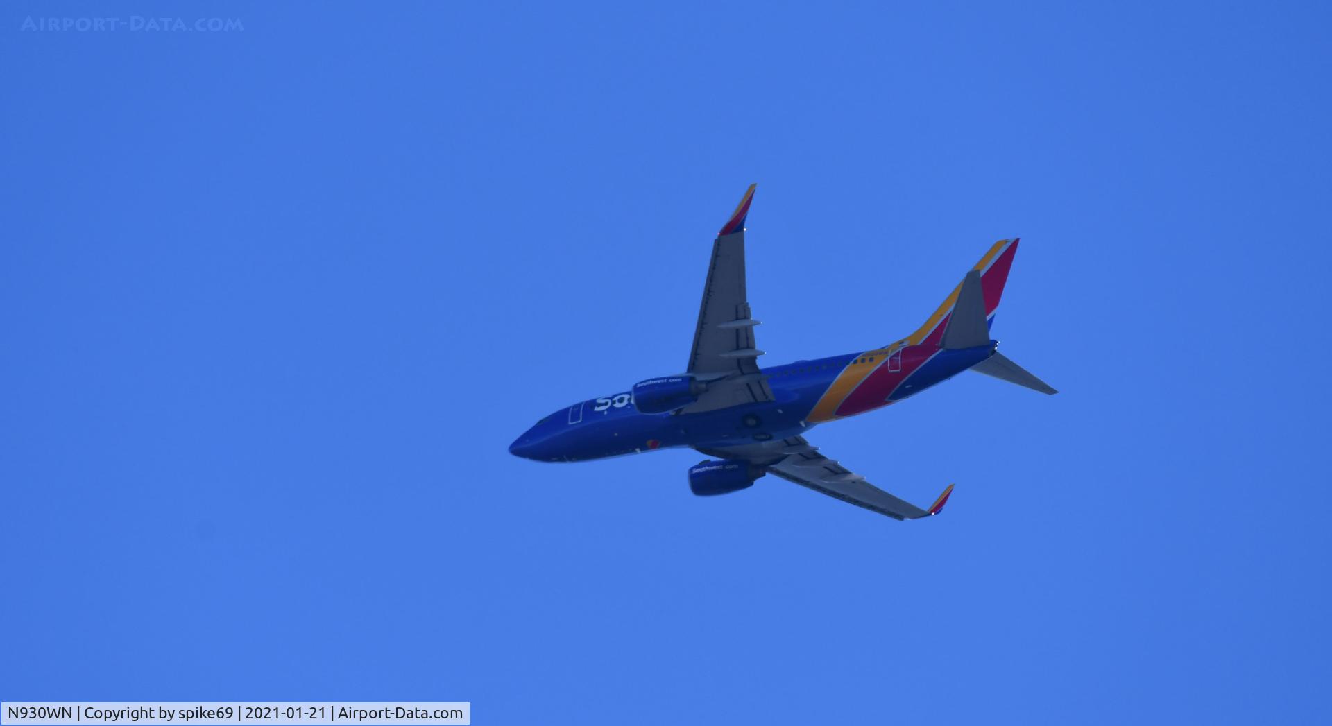 N930WN, 2009 Boeing 737-7H4 C/N 36636, N930WN flies over Bon Air, VA