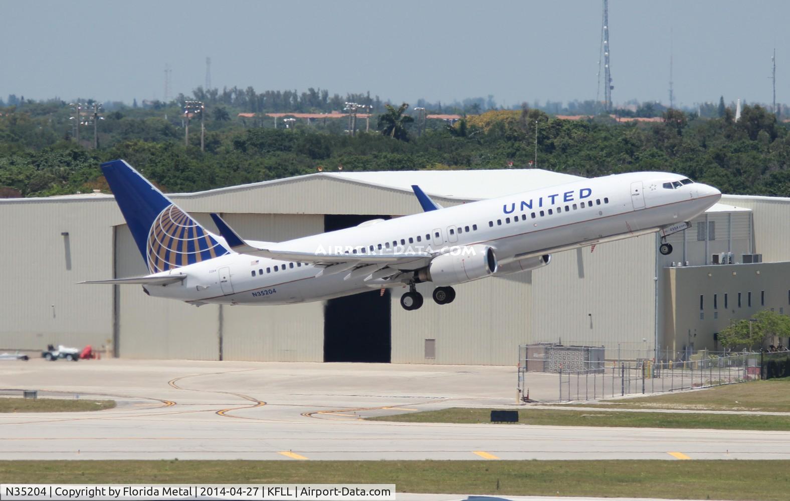 N35204, 2000 Boeing 737-824 C/N 30576, FLL spotting 2014