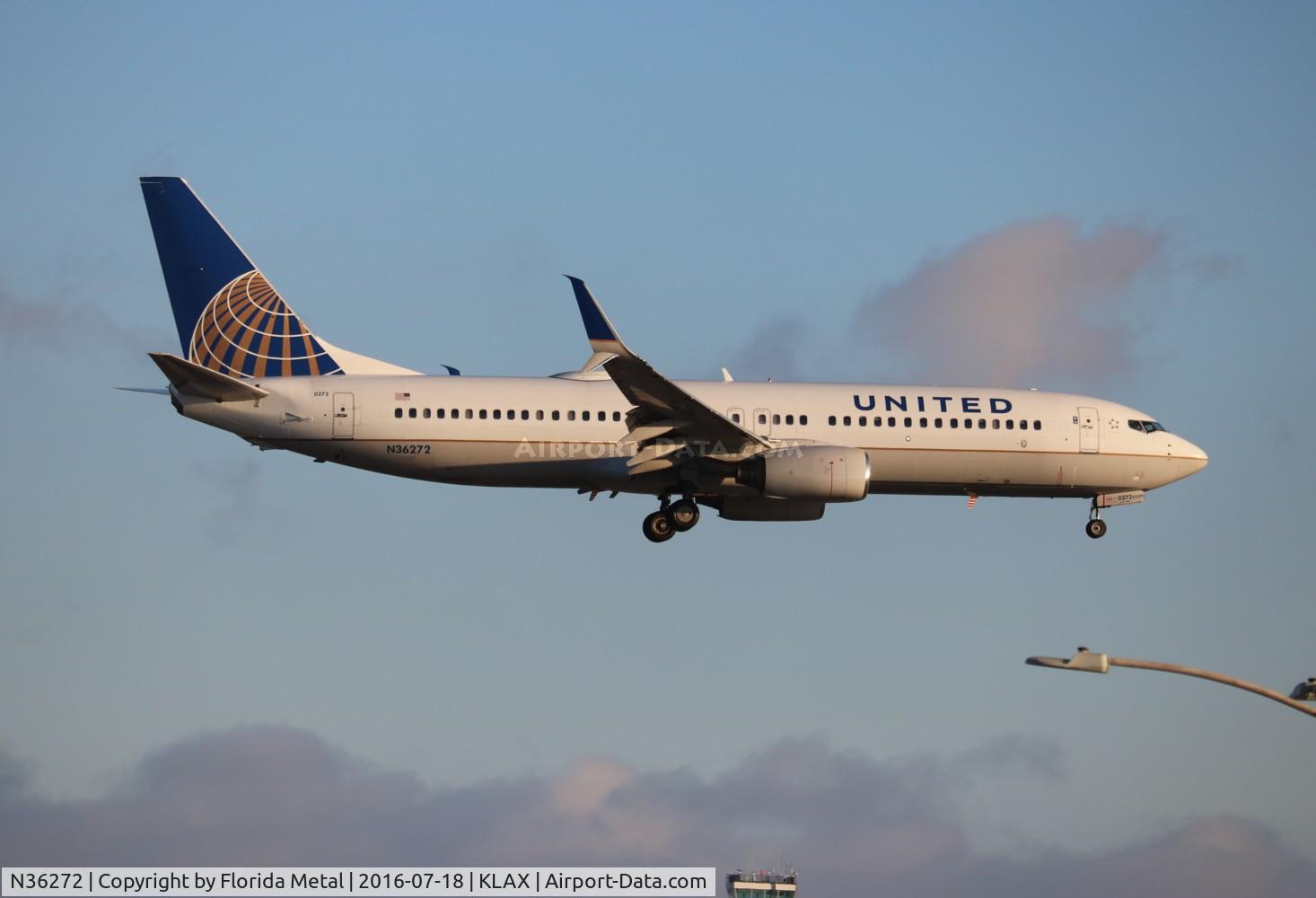 N36272, 2001 Boeing 737-824 C/N 31590, LAX spotting 2016