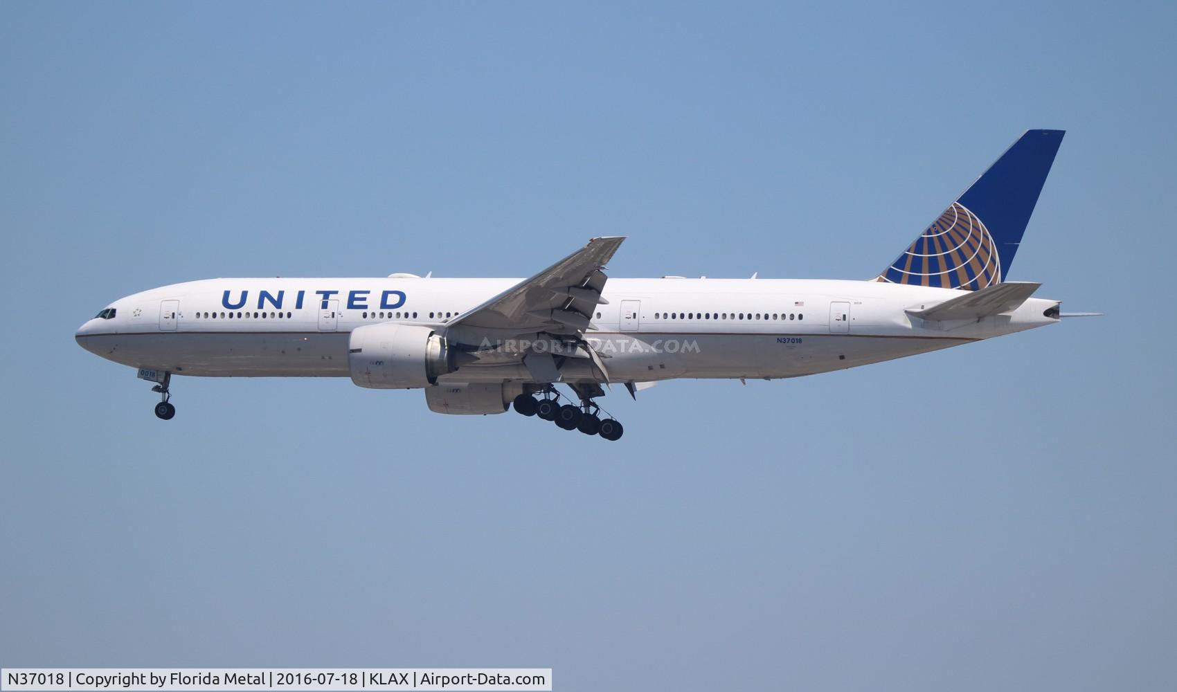 N37018, 2002 Boeing 777-224 C/N 31680, LAX spotting 2016