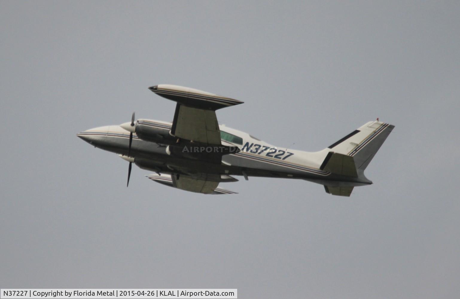 N37227, 1977 Cessna T310R C/N 310R0966, SNF LAL 2015
