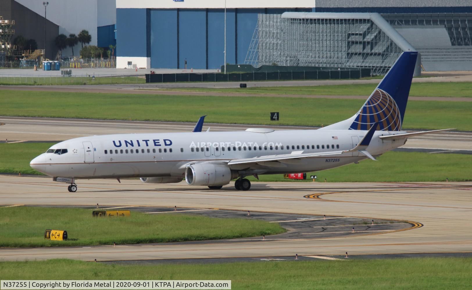 N37255, 2000 Boeing 737-824 C/N 30610, TPA spotting 2020