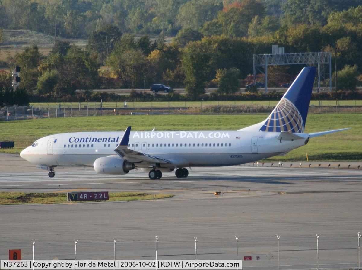 N37263, 2001 Boeing 737-824 C/N 31583, DTW Spotting 2006