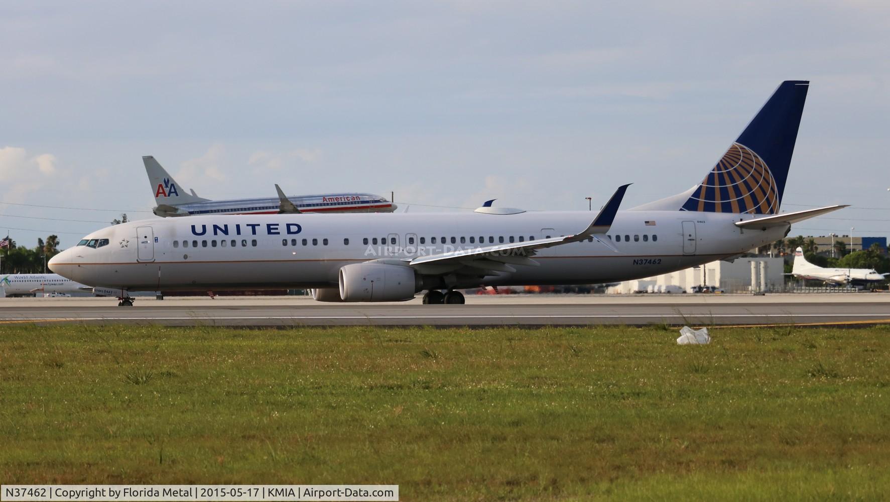N37462, 2012 Boeing 737-924/ER C/N 37207, MIA spotting 2015