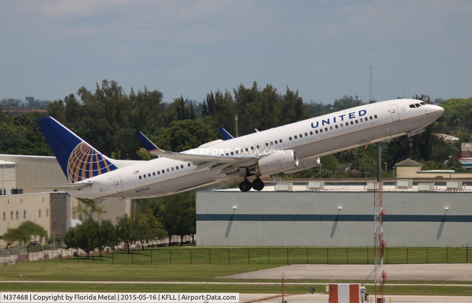 N37468, 2013 Boeing 737-924/ER C/N 32836, FLL spotting 2015
