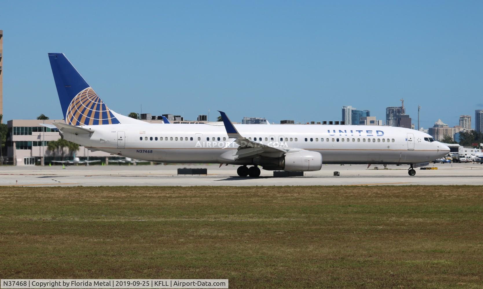 N37468, 2013 Boeing 737-924/ER C/N 32836, FLL spotting 2019