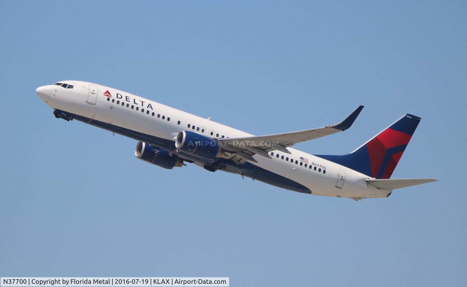 N37700, 2002 Boeing 737-832 C/N 29631, LAX spotting 2016