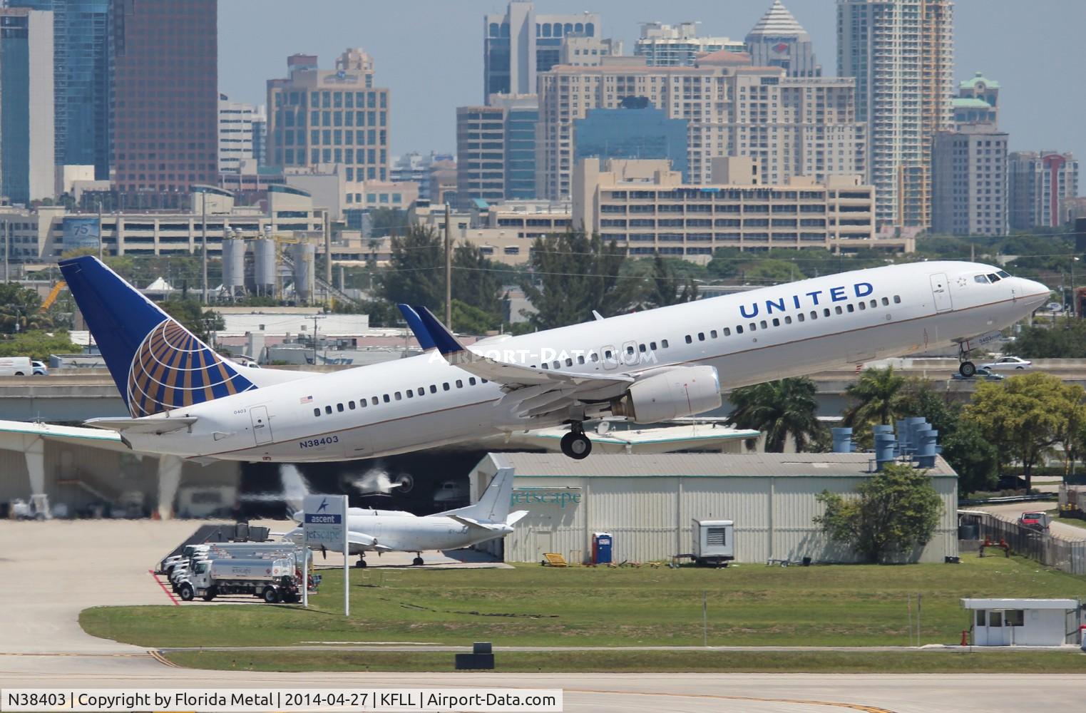 N38403, 2001 Boeing 737-924 C/N 30120, FLL spotting 2014