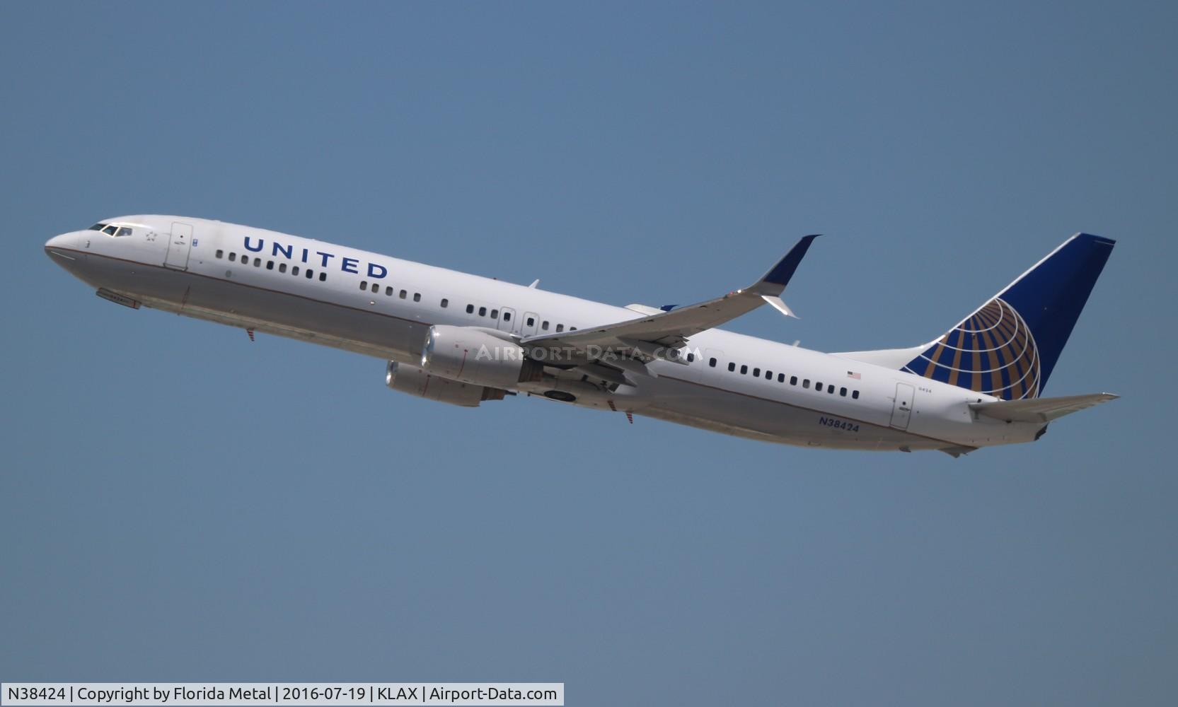 N38424, 2008 Boeing 737-924/ER C/N 37095, LAX spotting 2016