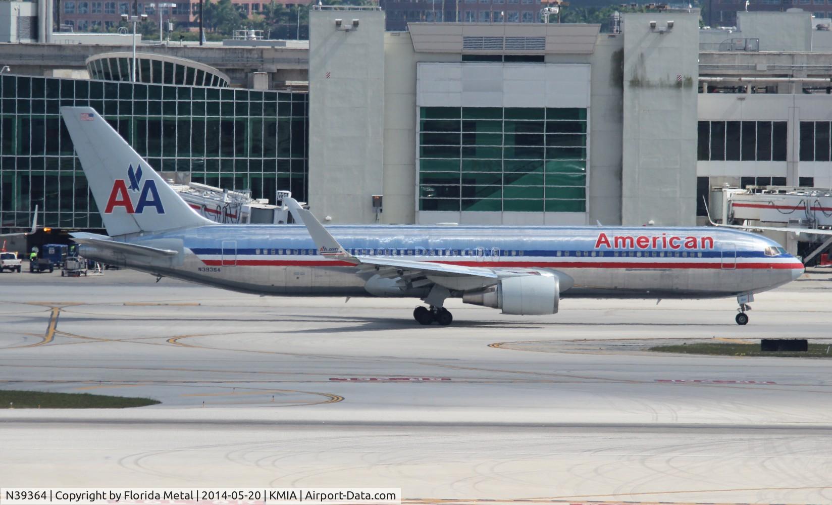 N39364, 1988 Boeing 767-323 C/N 24045, MIA spotting 2014