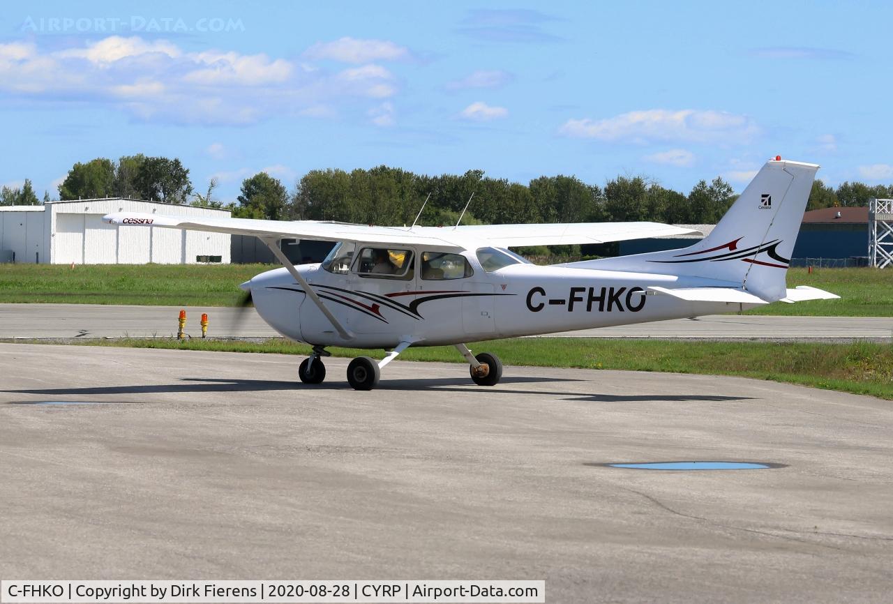 C-FHKO, 1974 Cessna 172M Skyhawk C/N 172-62812, Departing from Carp.
