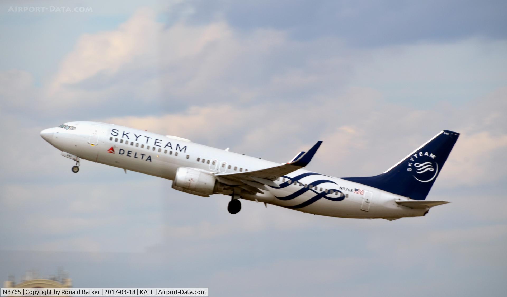 N3765, 2001 Boeing 737-832 C/N 30819, Takeoff Atlanta