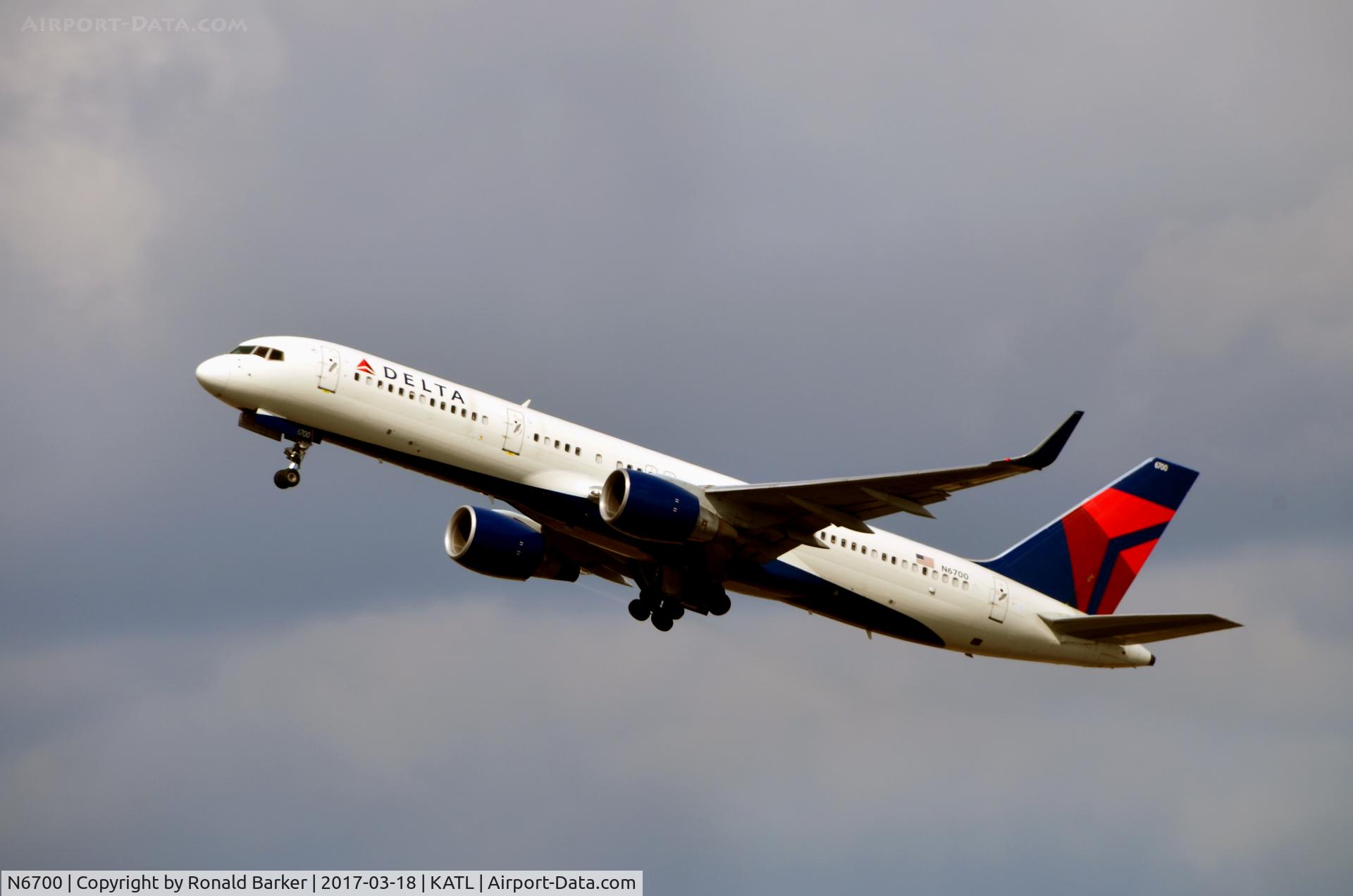 N6700, 1999 Boeing 757-232 C/N 30337, Takeoff Atlanta