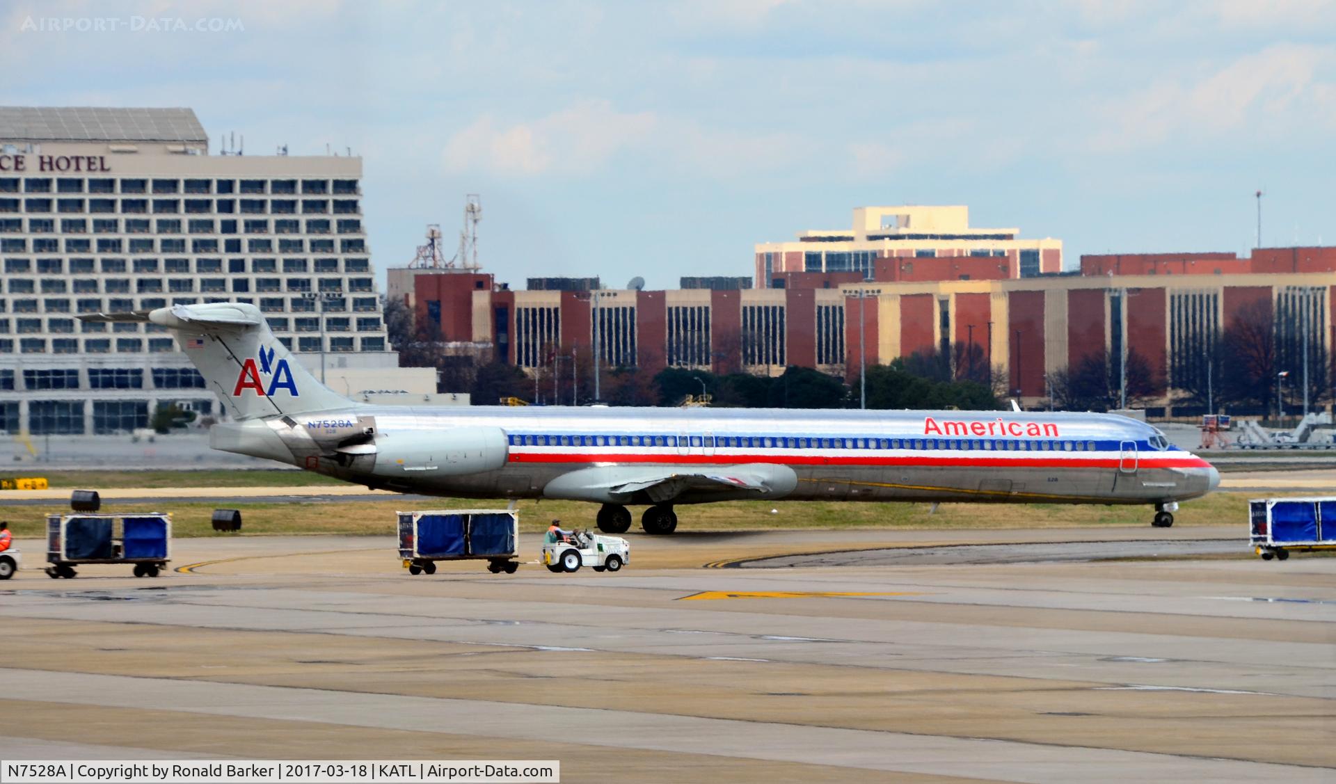 N7528A, 1990 McDonnell Douglas MD-82 (DC-9-82) C/N 49920, Taxi Atlanta