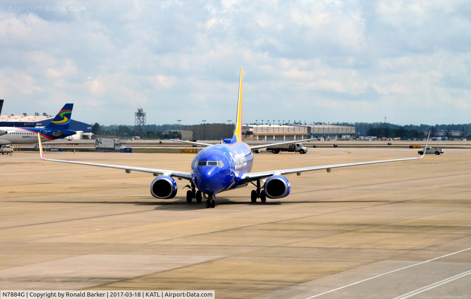 N7884G, 2001 Boeing 737-76N C/N 30133, Taxi Atlanta