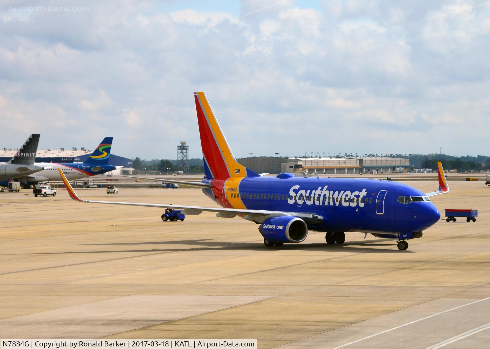 N7884G, 2001 Boeing 737-76N C/N 30133, Taxi to gate Atlanta