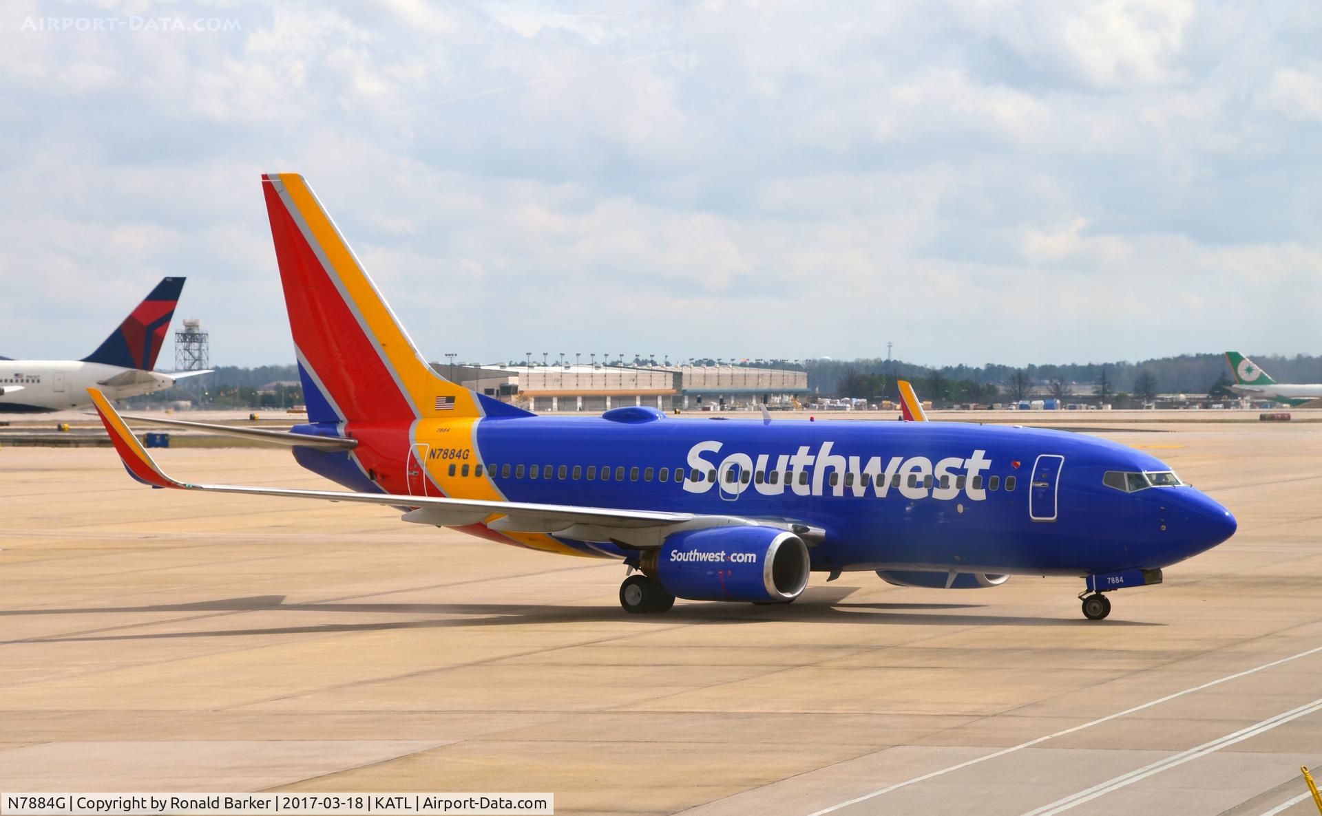 N7884G, 2001 Boeing 737-76N C/N 30133, Taxi to gate Atlanta