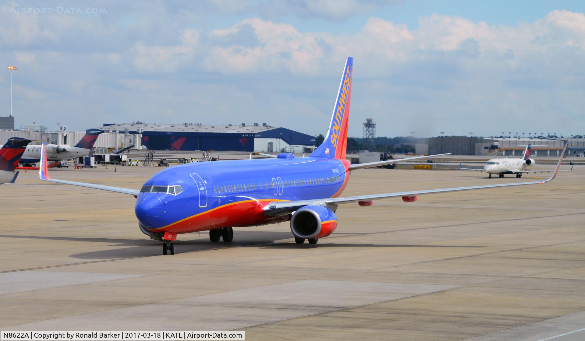 N8622A, 2013 Boeing 737-8H4 C/N 36919, Taxi Atlanta