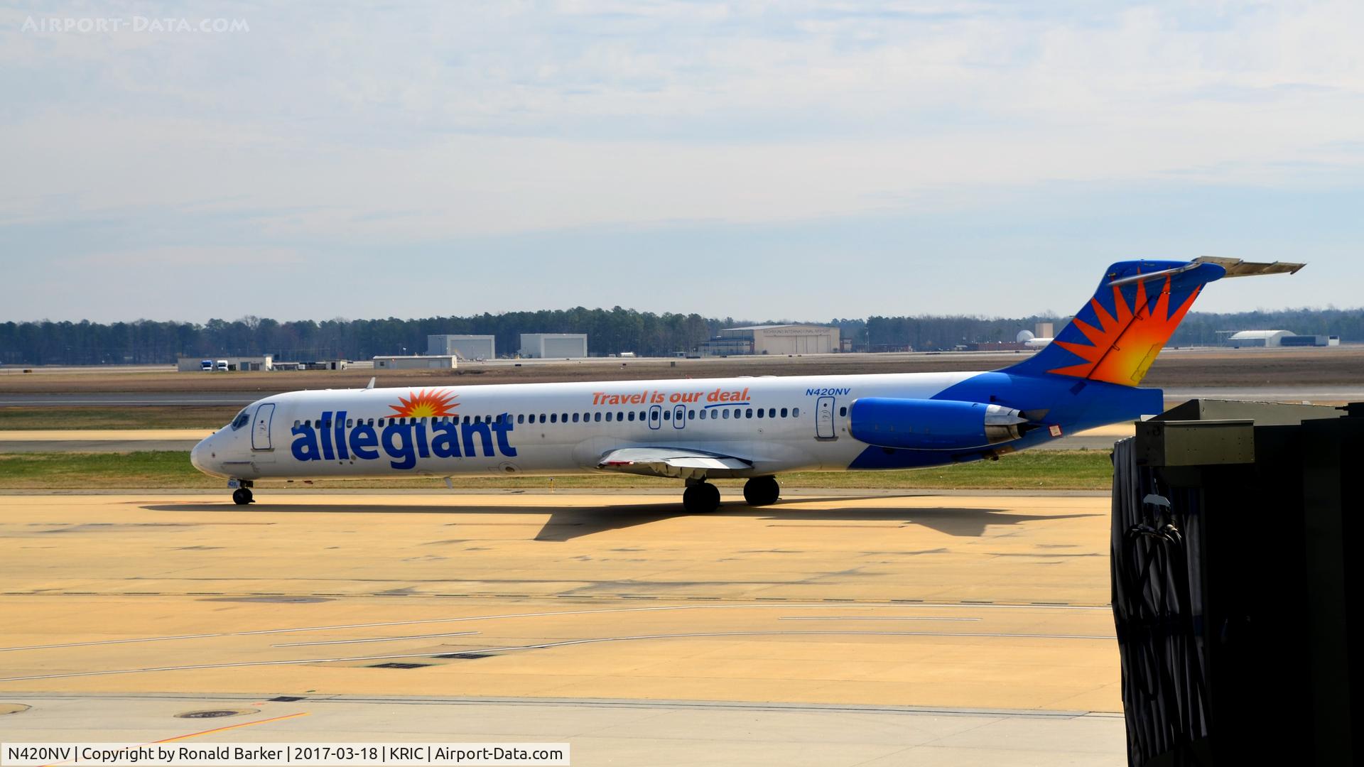 N420NV, 1986 McDonnell Douglas MD-82(DC-9-82) C/N 49424, Taxi Richmond