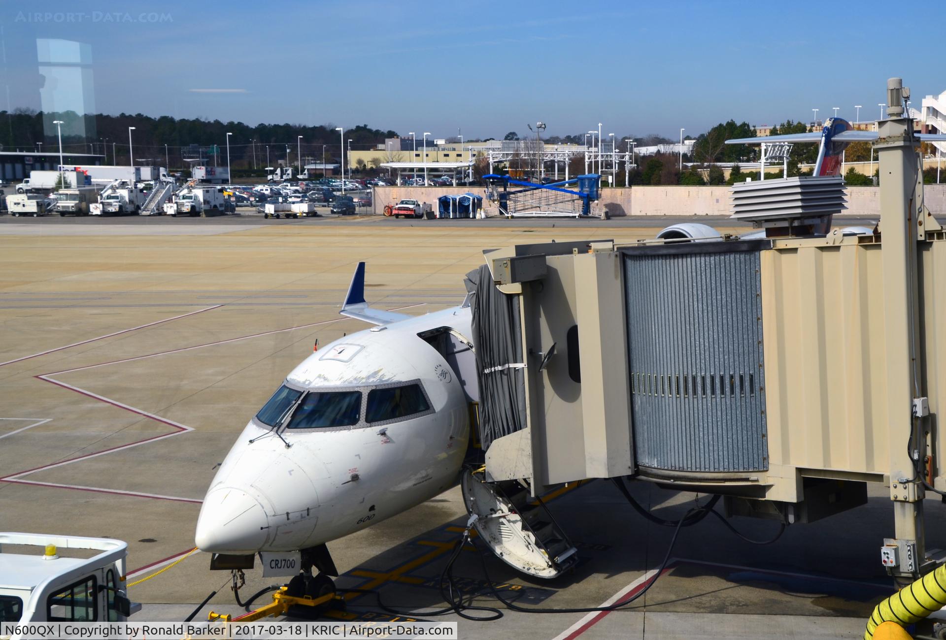 N600QX, 2001 Bombardier CRJ-701 (CL-600-2C10) Regional Jet C/N 10005, Nose of aircraft at gate Richmond