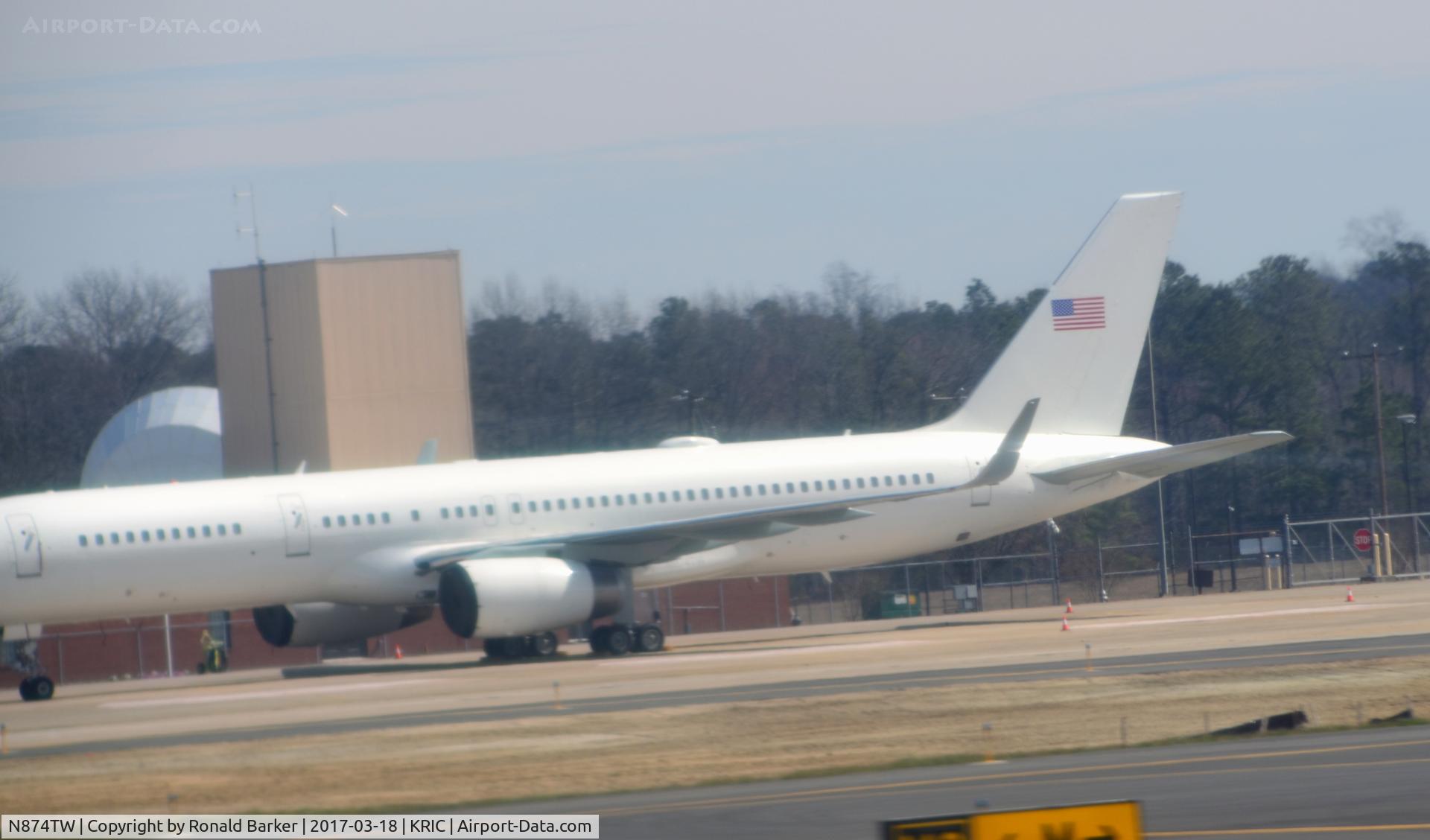 N874TW, 1989 Boeing 757-223 C/N 24524, Parked Richmond