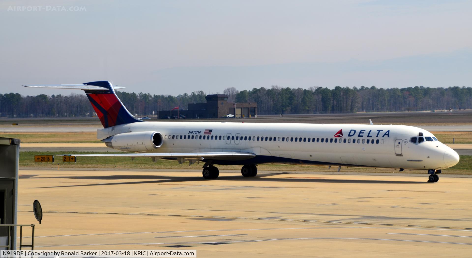 N919DE, 1993 McDonnell Douglas MD-88 C/N 53422, Taxi Richmond
