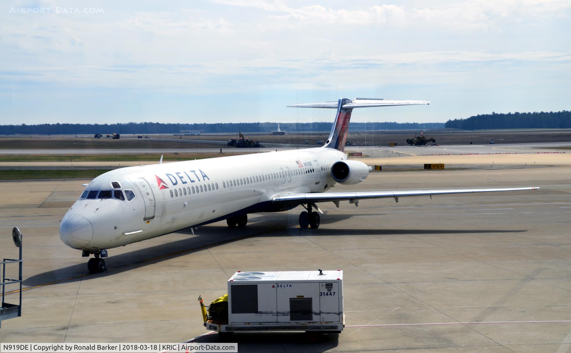 N919DE, 1993 McDonnell Douglas MD-88 C/N 53422, Taxi Richmond