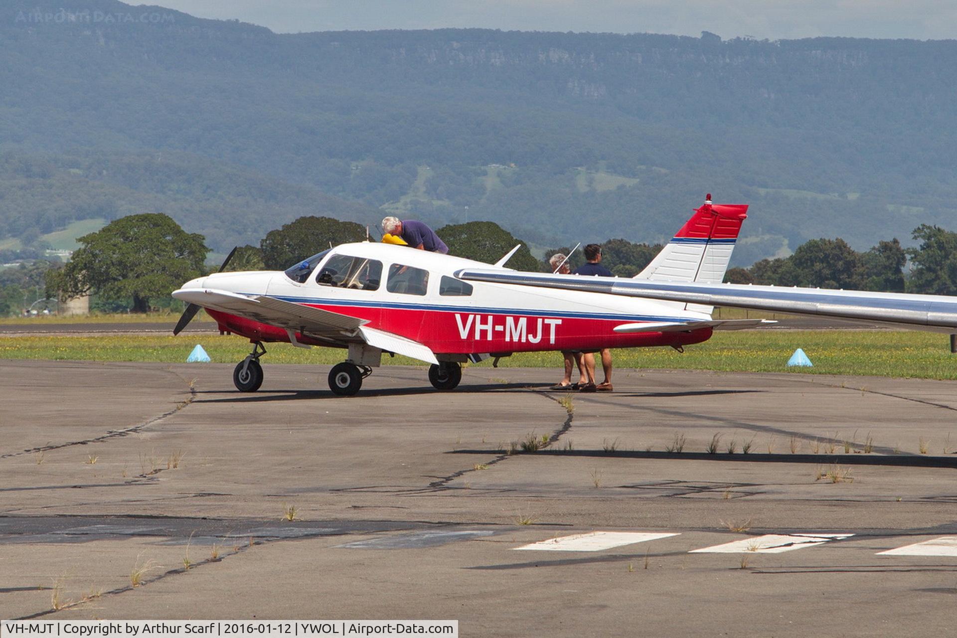 VH-MJT, 1976 Piper PA-28-181 C/N 28-7790256, HARS Albion Park NSW Jan 2016