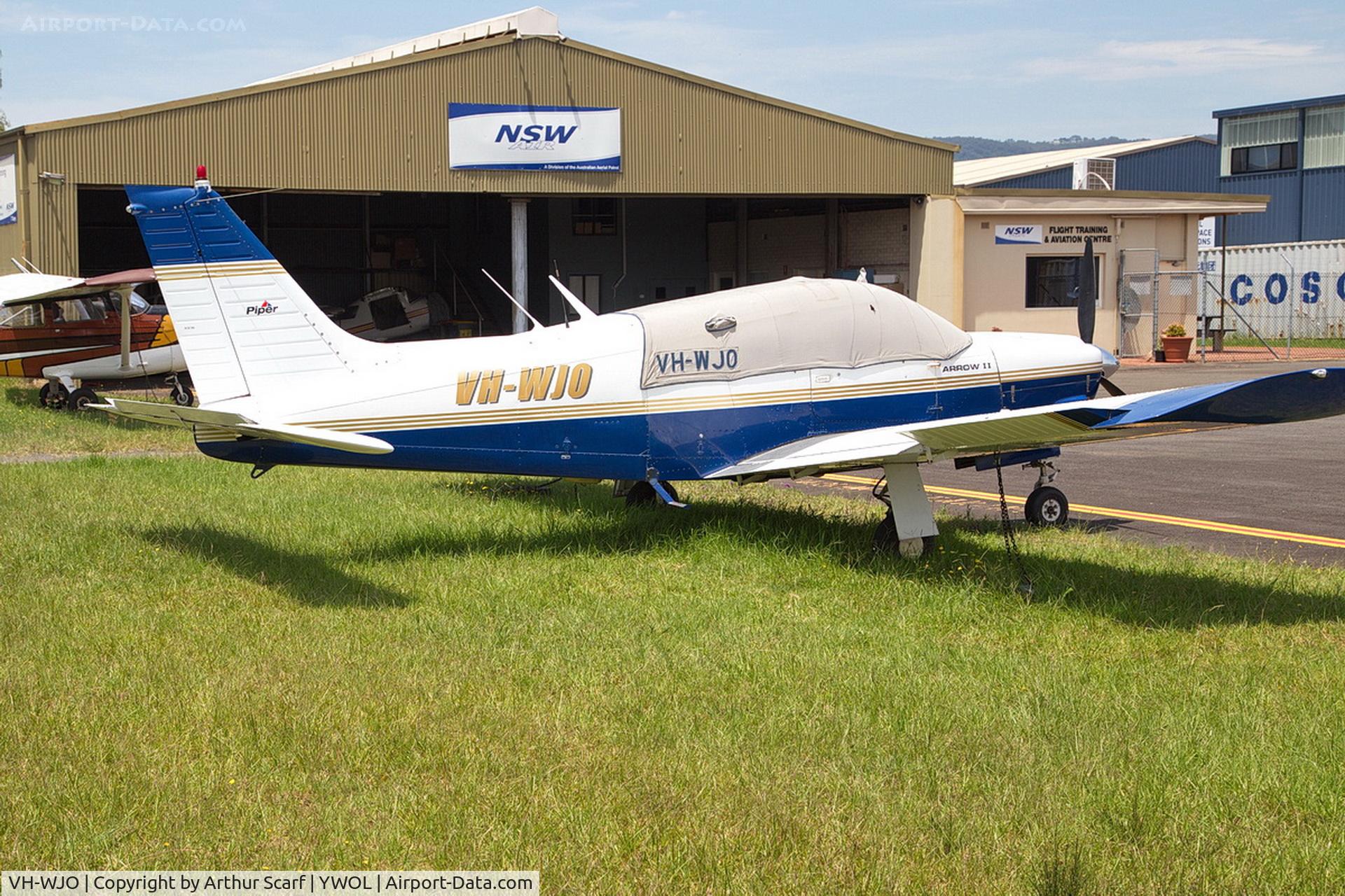 VH-WJO, 1976 Piper PA-28R-200 Arrow II C/N 28R-7635441, Albion Park NSW Jan 2016