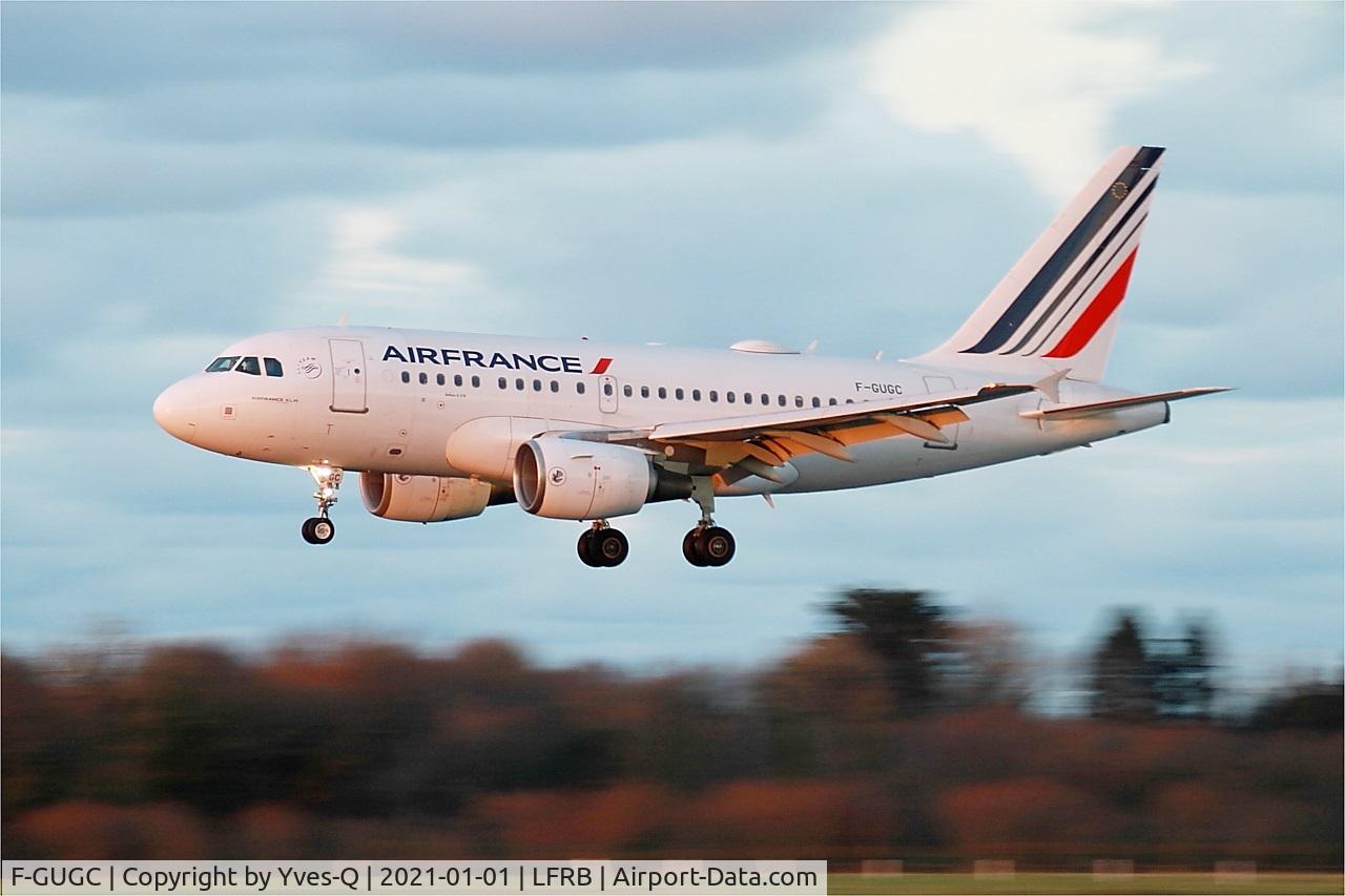 F-GUGC, 2002 Airbus A318-111 C/N 2071, Airbus A318-111, On final rwy 25L, Brest-Bretagne airport (LFRB-BES)
