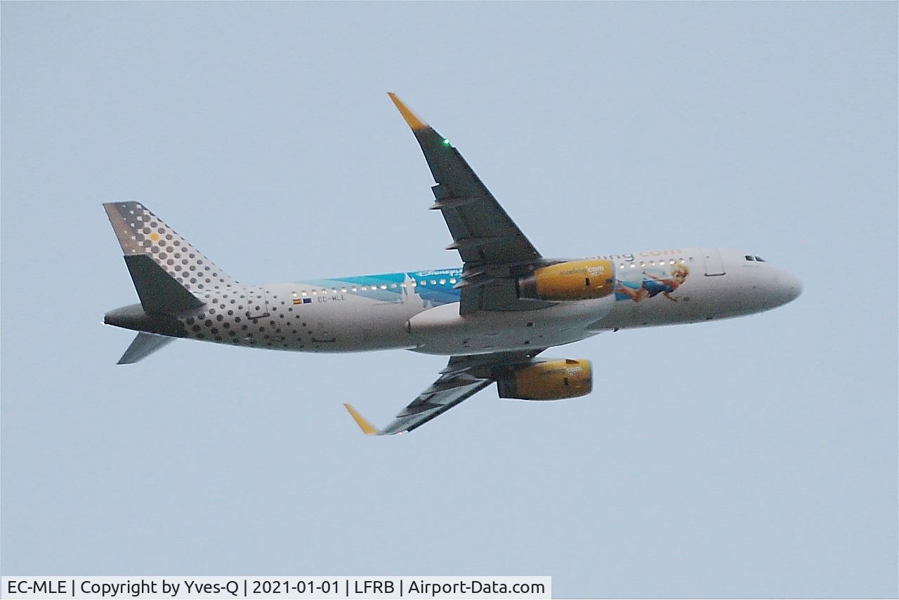 EC-MLE, 2016 Airbus A320-232 C/N 7109, Airbus A320-232, Take off rwy 07R, Brest-Bretagne airport (LFRB-BES)