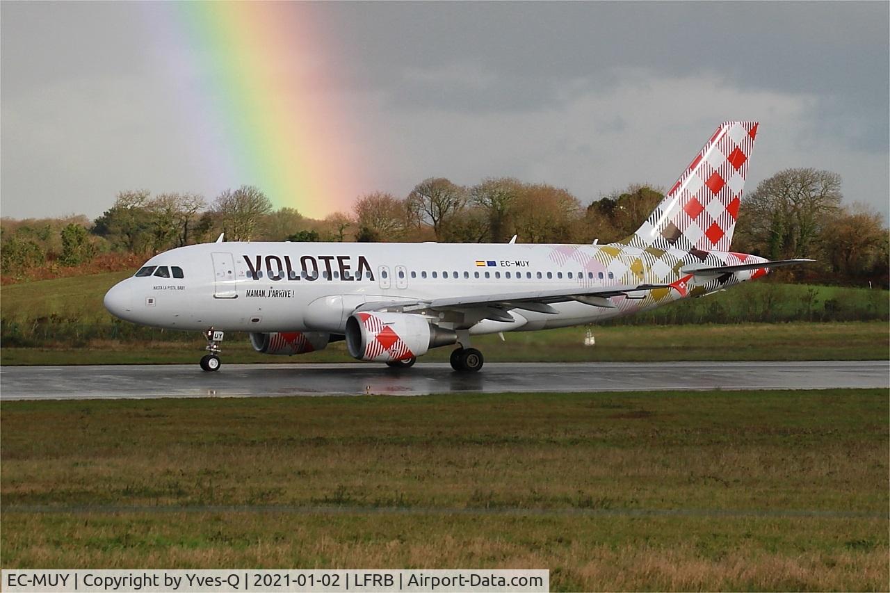 EC-MUY, 2003 Airbus A319-111 C/N 2050, Airbus A319-111, Taxiing rwy 07R, Brest-Bretagne airport (LFRB-BES)