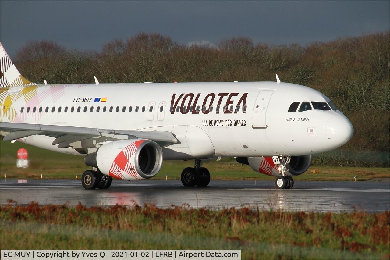 EC-MUY, 2003 Airbus A319-111 C/N 2050, Airbus A319-111, Ready to take off rwy 07R, Brest-Bretagne airport (LFRB-BES)