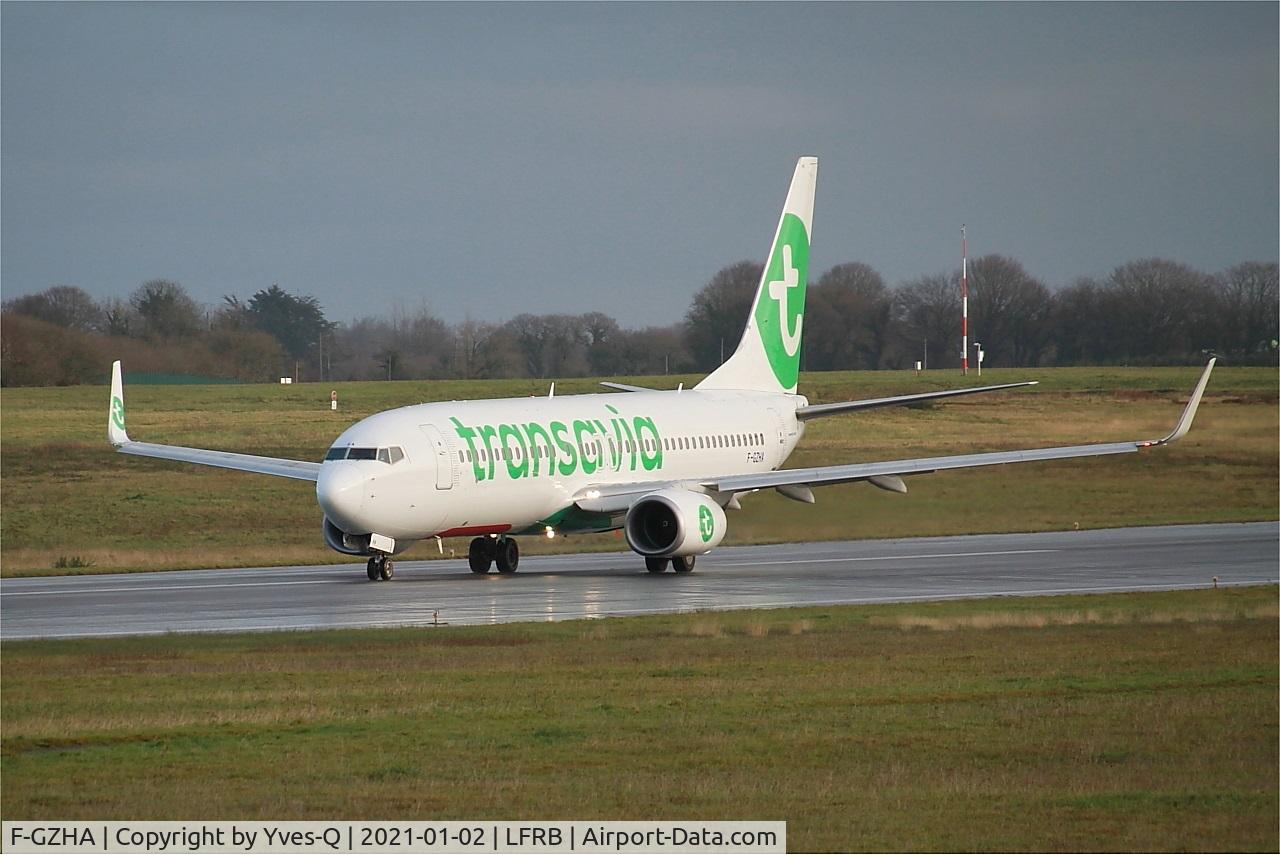 F-GZHA, 2007 Boeing 737-8GJ C/N 34901, Boeing 737-8GJ, Taxiing rwy 07R, Brest-Bretagne airport (LFRB-BES)