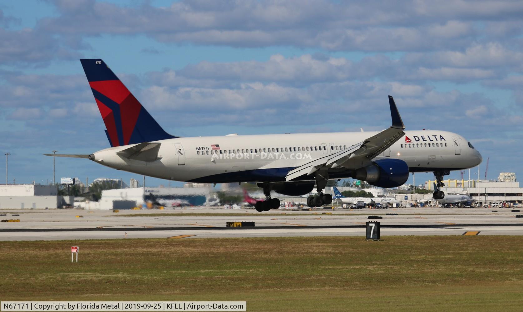 N67171, 2001 Boeing 757-232 C/N 30839, FLL spotting 2019