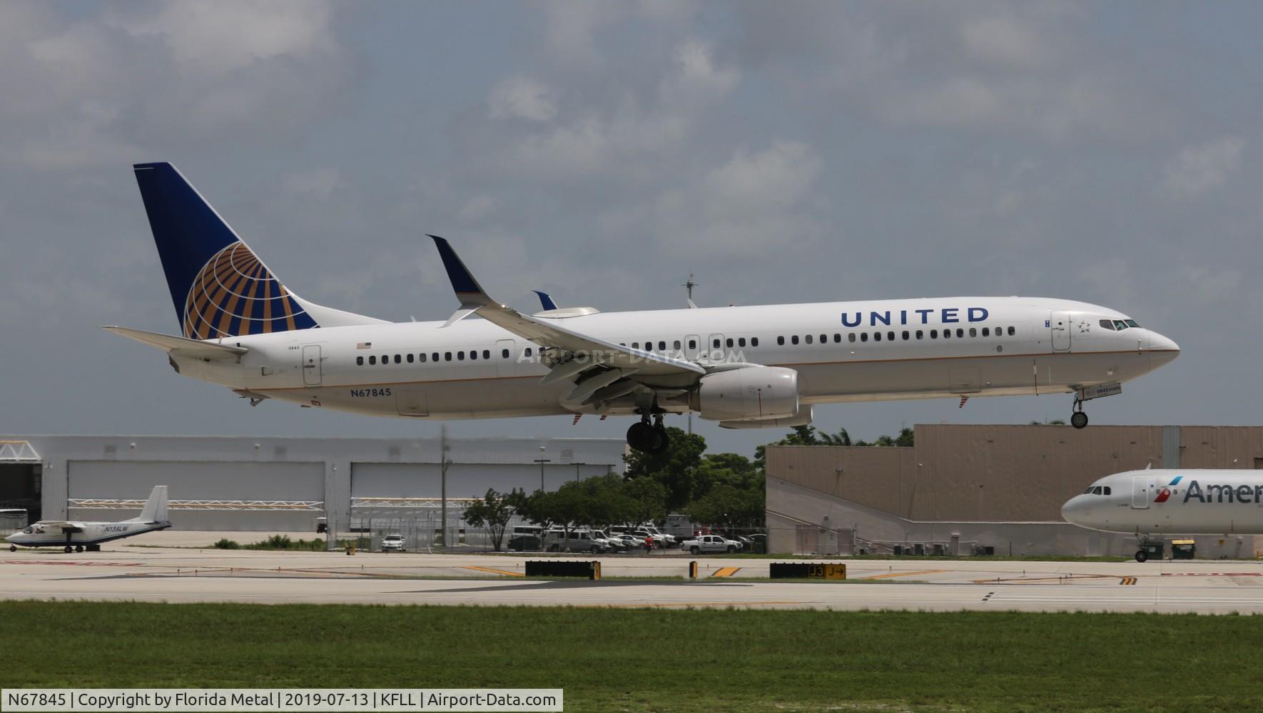N67845, 2015 Boeing 737-924/ER C/N 42185, FLL spotting 2019