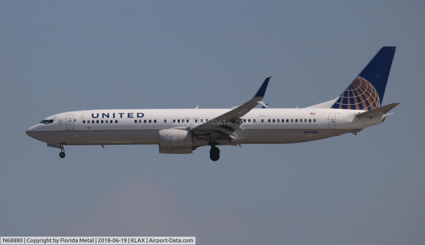 N68880, 2015 Boeing 737-924/ER C/N 42199, LAX Spotting 2018