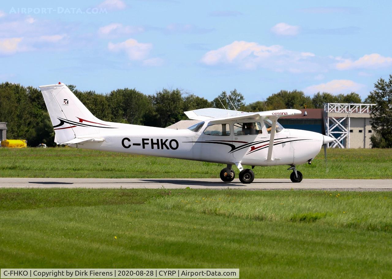 C-FHKO, 1974 Cessna 172M Skyhawk C/N 172-62812, Departing airport