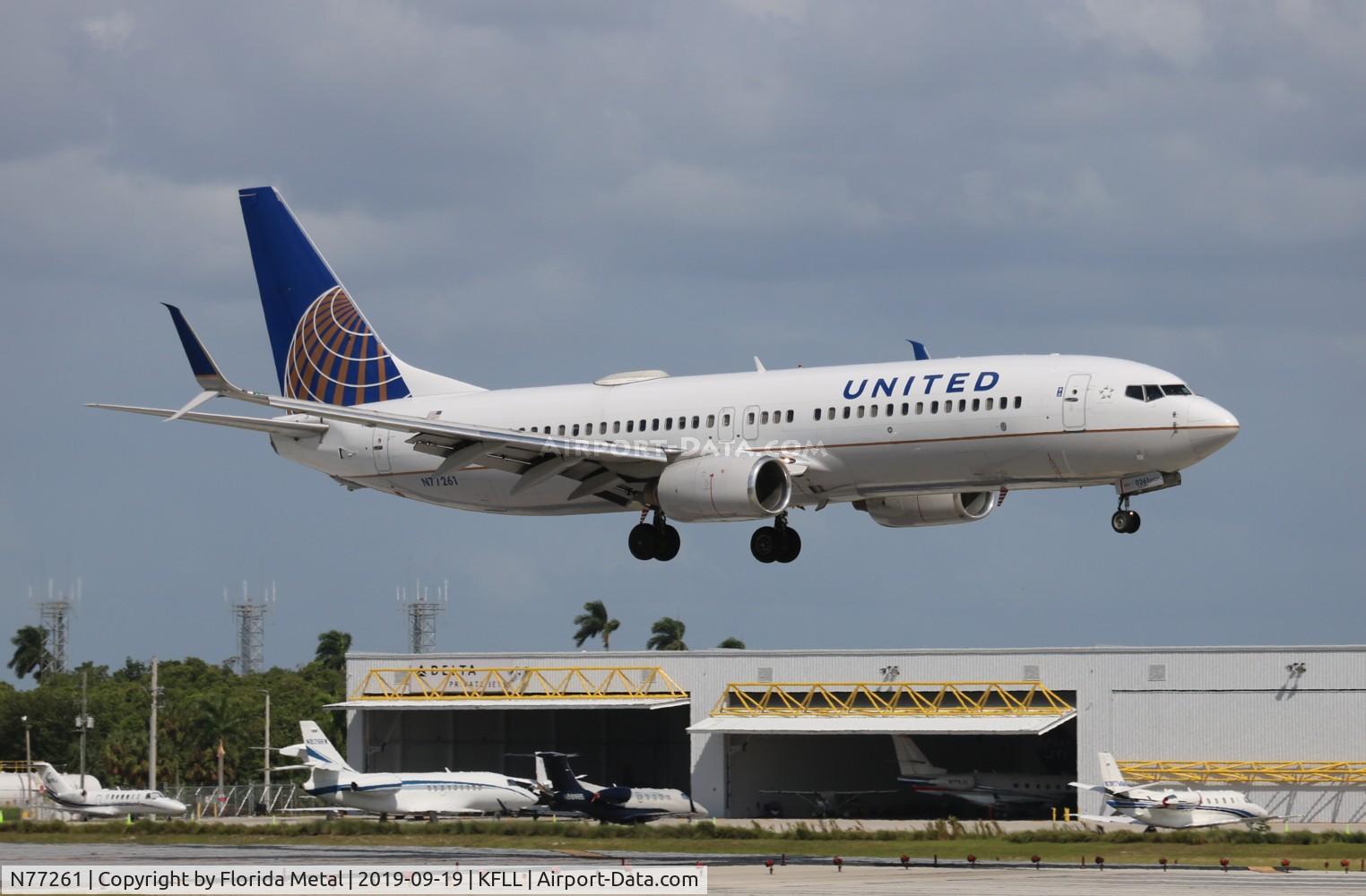 N77261, 2001 Boeing 737-824 C/N 31582, FLL spotting 2019