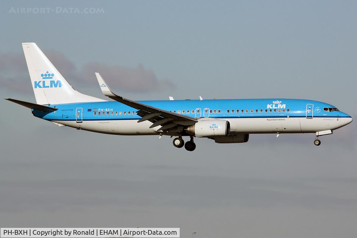 PH-BXH, 2000 Boeing 737-8K2 C/N 29597, at spl