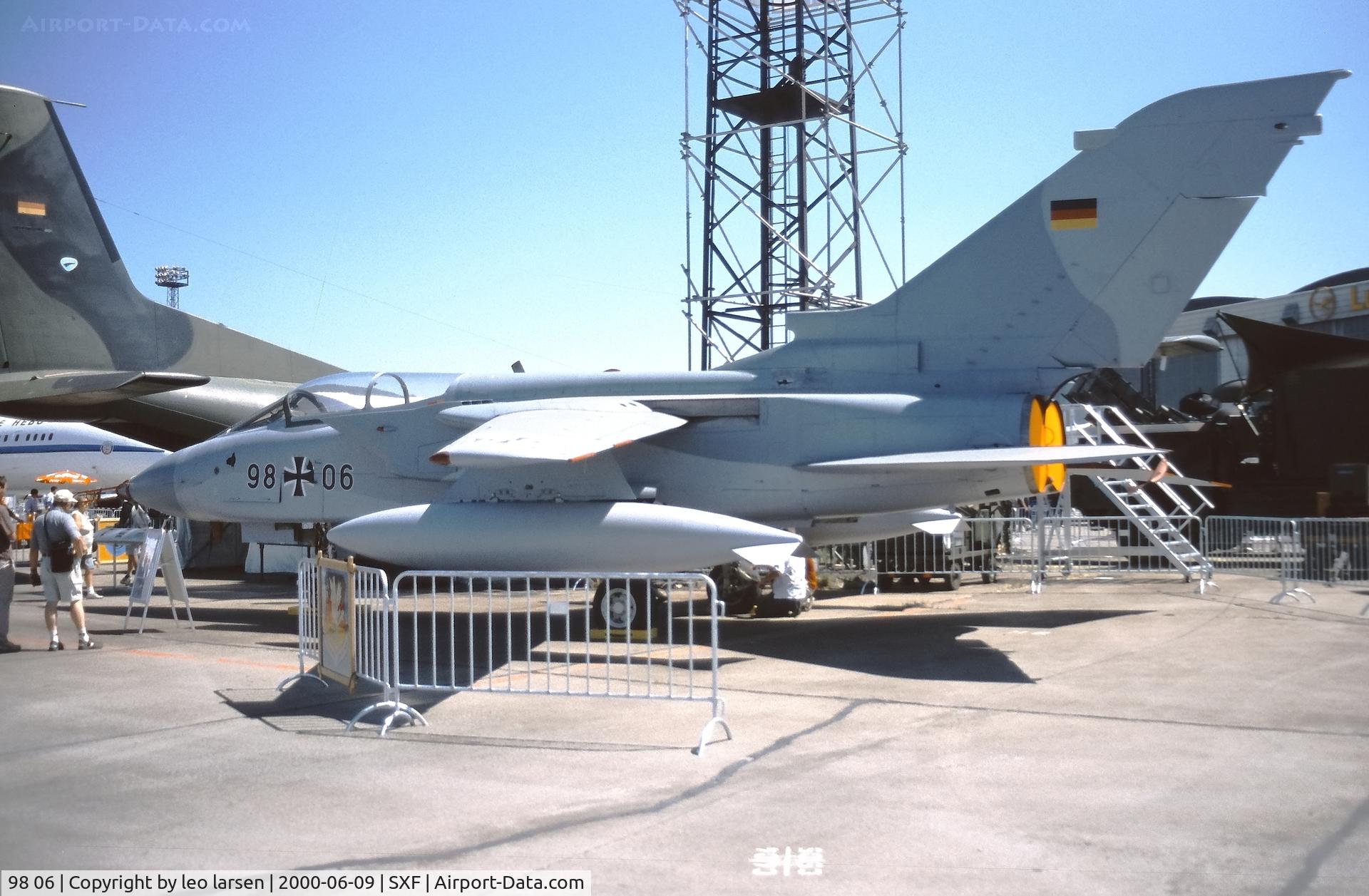 98 06, 1977 Panavia Tornado MRC C/N P 07, Berlin Air Show 9.6.2000